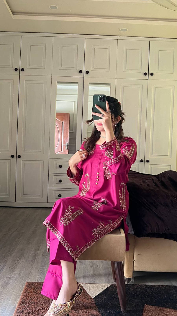 Amber Embroidered 2pcs